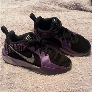 Girls Nike Sabrina basketball shoes